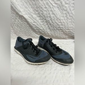 mens 8.5 nike running shoes, black and navy blue